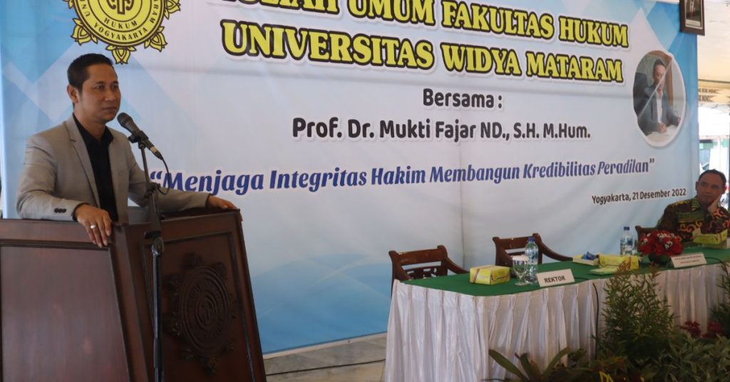 Kuliah Umum Kuliah Umum Fakultas Hukum Universitas Widya Mataram Bersama Prof. Mukti Fajar ND., S.H., M.Hum Tanggal 21/12/2022 dengan Judul “Menjaga Integritas Hakim Membangun Kredibilitas Peradilan”. Kuliah umum tersebut diikuti oleh Seluruh Mahasiswa angkatan 2022 dan Segenap civitas Fakultas Hukum